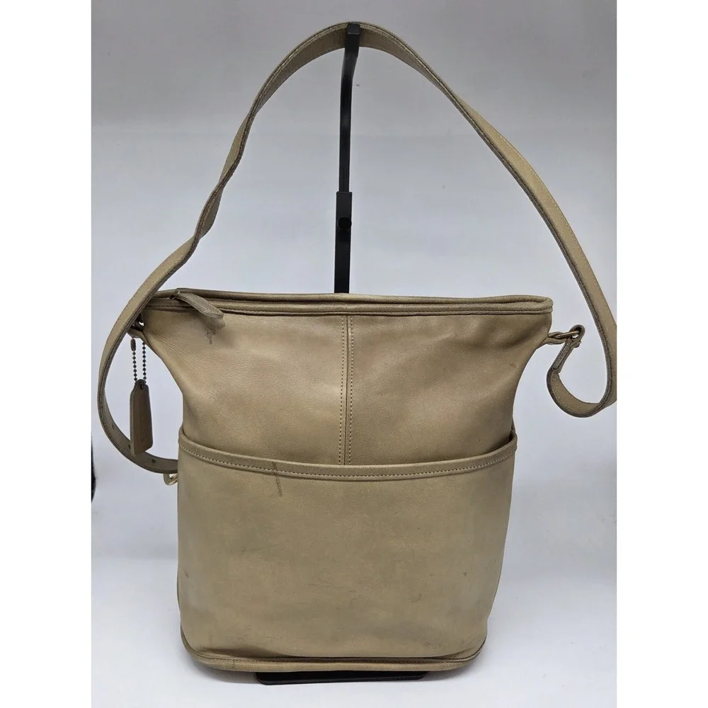 Coach 302 Glove‑Tanned Leather Shoulder Bag USA Made Vintage Beige Zip Top Purse